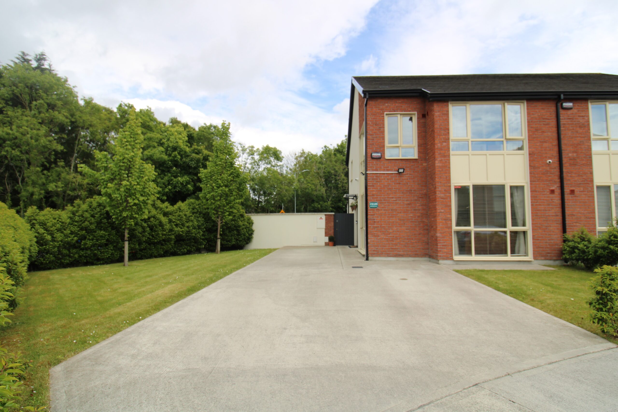 9 The Lawn, Hansfield Wood, Dublin 15
